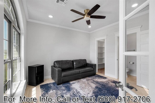 Building Photo - 6309 SW Oakmont Blvd