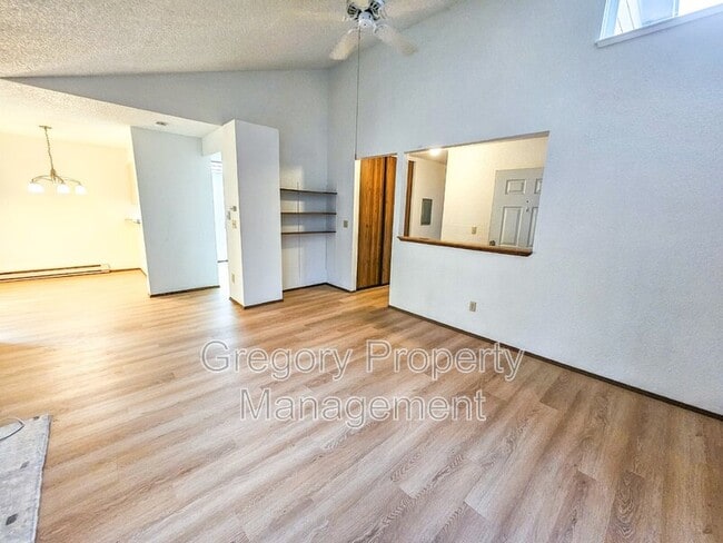 Building Photo - 12621 NE 130th Way