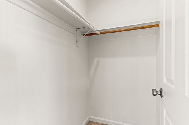 Building Photo - Remodeled 4-Bedroom House w/ Private Yard in Oakland