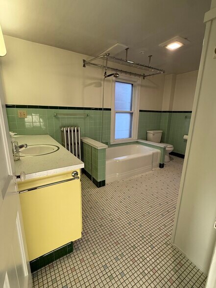 Building Photo - 343 High St