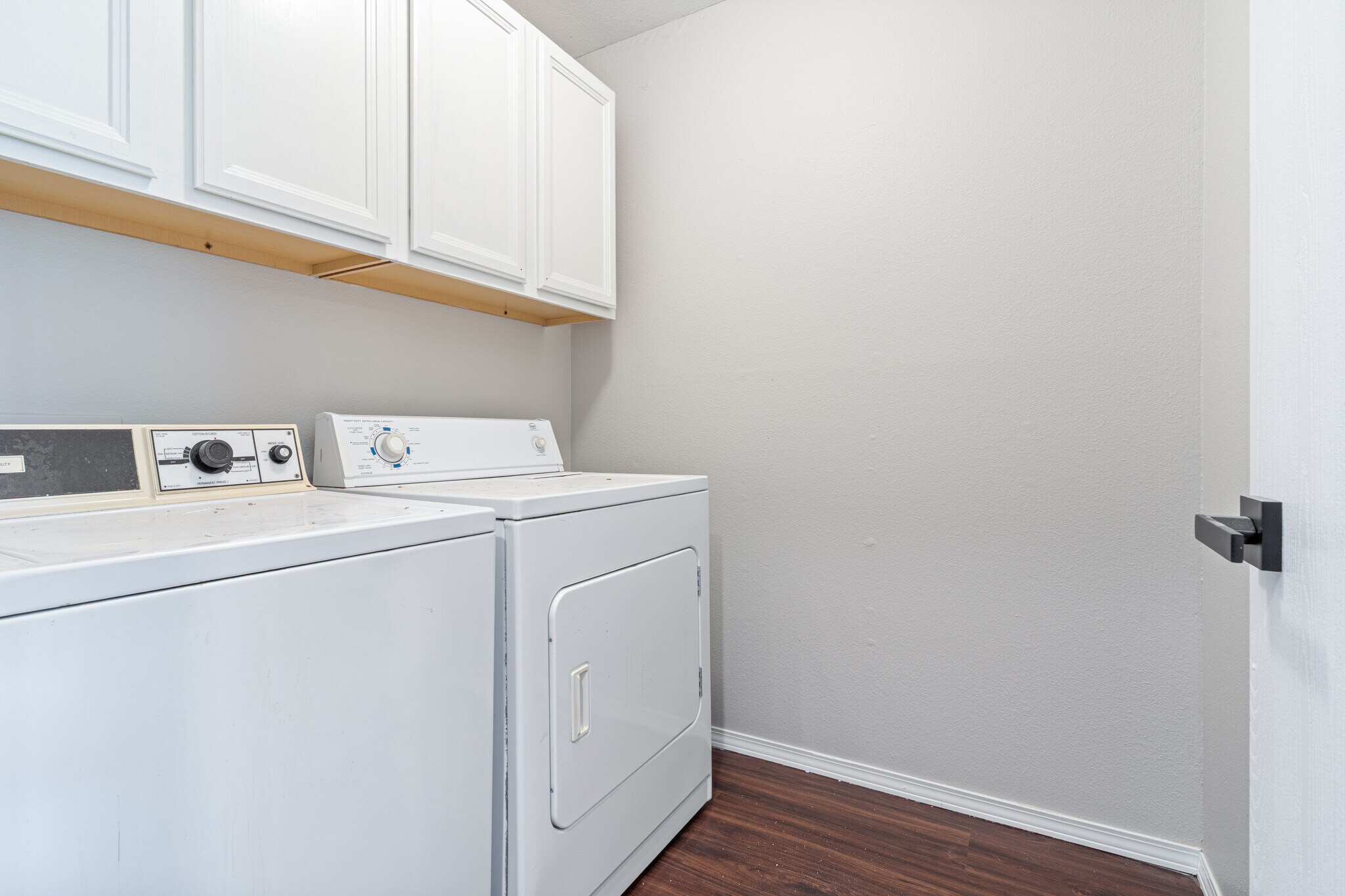 Building Photo - 950 W Eagle St