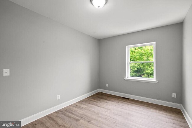 Building Photo - 3914 Ridgewood Ave