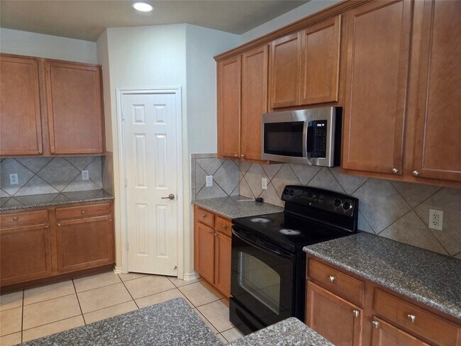 Building Photo - 6818 Stoneyvale Dr