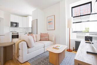 Building Photo - 363 W 17th St