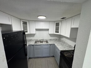 Building Photo - 13701 N 21st St