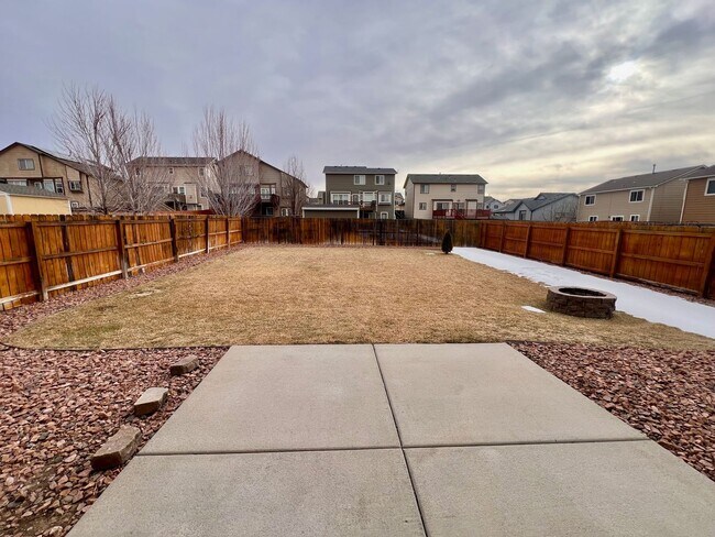 Building Photo - Gorgeous 4 Bedroom Home close to Peterson!