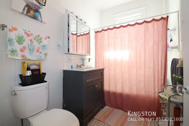 Building Photo - 130 Babcock St