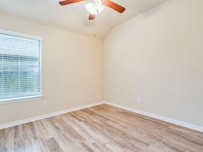 Building Photo - 327 Saffron Springs