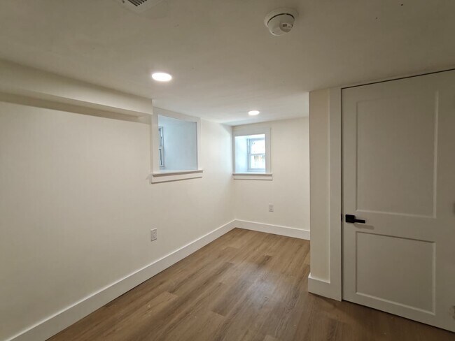 Building Photo - 1716 N Edgewood-