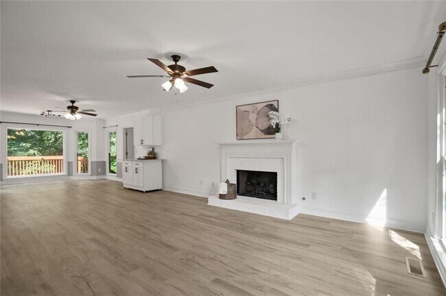 Building Photo - Beautifully Renovated 5-Bedroom, 4-Bath Home on Full Finished Basement!