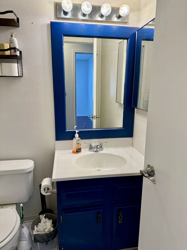 Building Photo - 735 E 15th N St