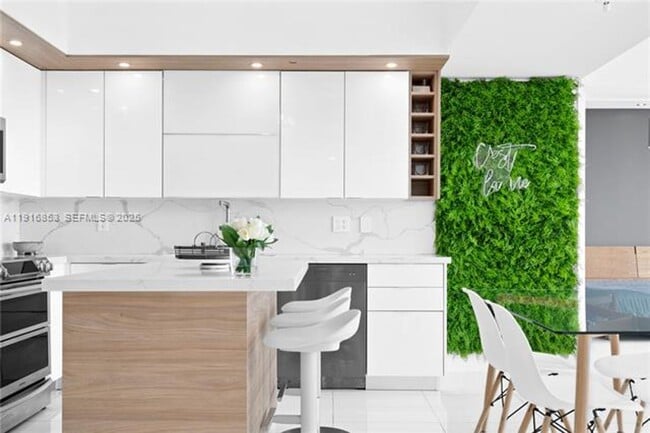 Building Photo - 92 SW 3rd St