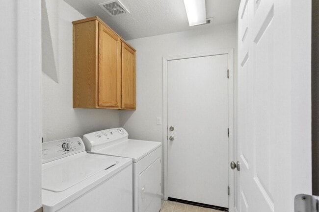 Building Photo - 3 Bedroom in Mace Ranch