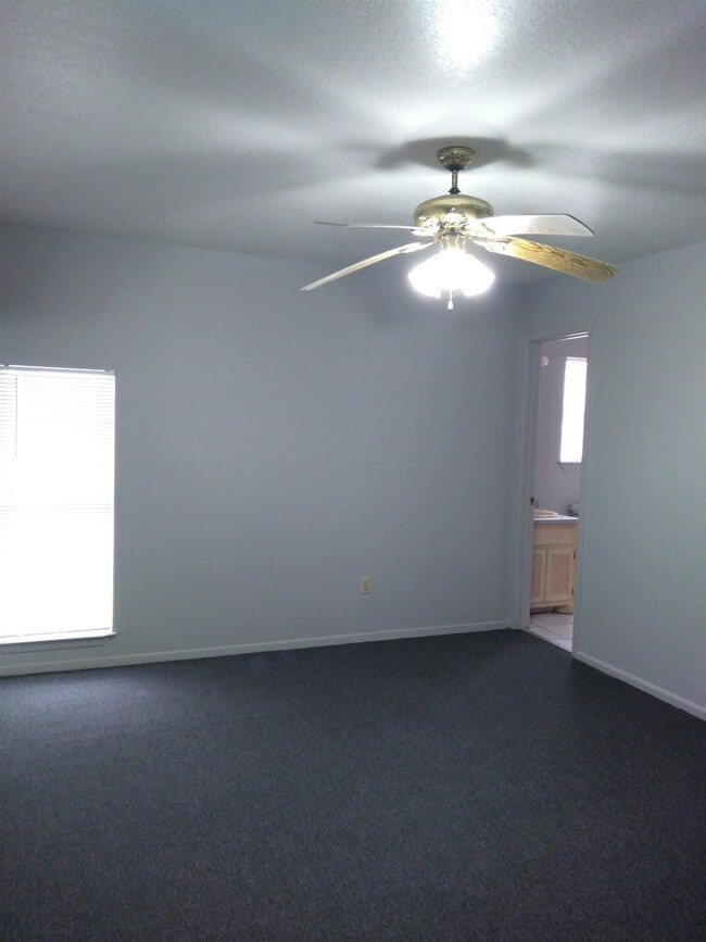 Building Photo - 105 Rockwell Way