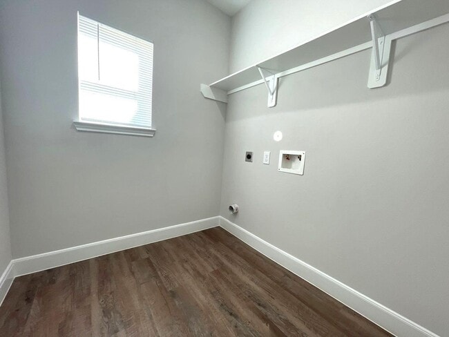 Building Photo - 1313 Ellington St