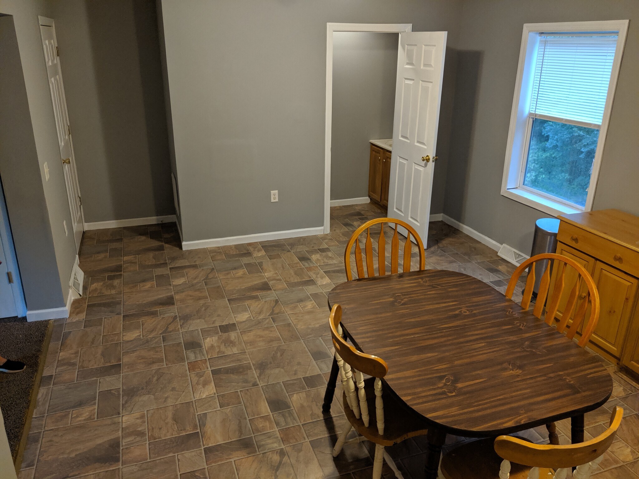 Building Photo - 357 Braeside Ave