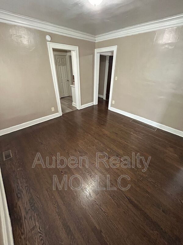 Building Photo - 5303 Charlotte St