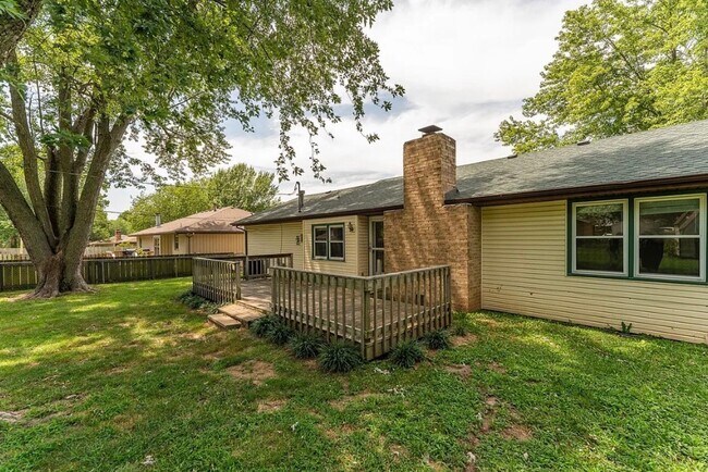 Building Photo - 3 Bed 2 Bath 2 Car Garage Home Available 07/01/2026!!