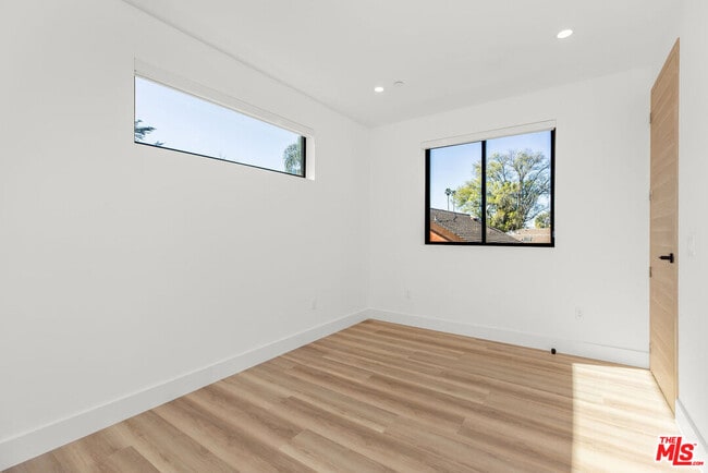 Building Photo - 19535 Strathern St