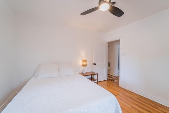 Building Photo - ADORABLE 3 bedroom!