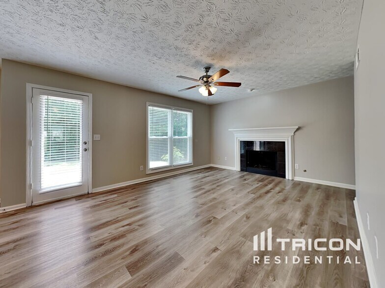 Building Photo - 2700 Peachtree Parc Ln