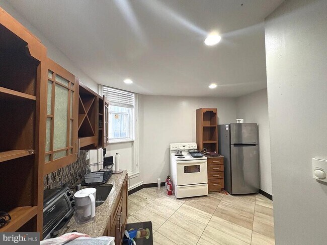 Building Photo - 225 S 49th St