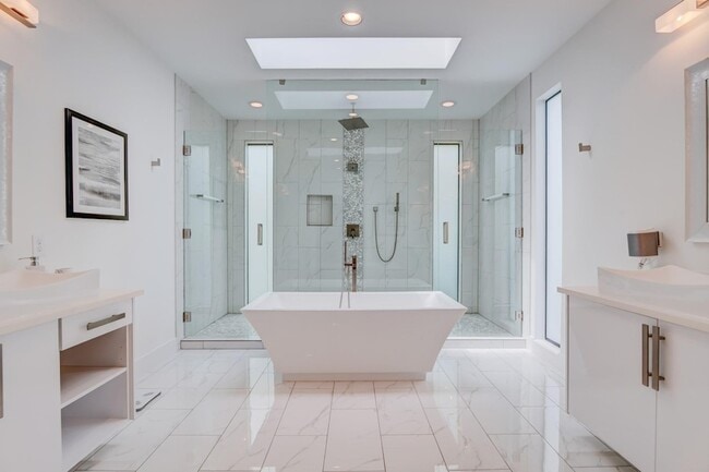 Building Photo - 5017 Milam St