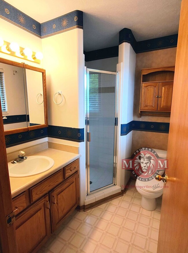 Building Photo - 5 BD 3 BA 2900 sq ft HOME IN DRAPER.