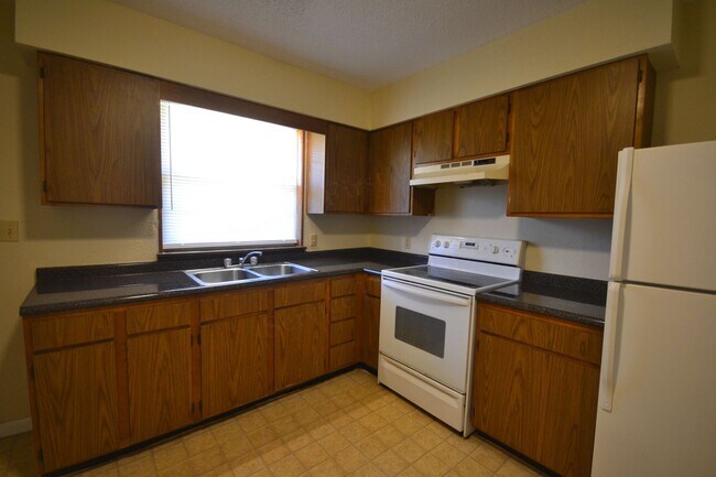 Building Photo - Greenfield Apartments