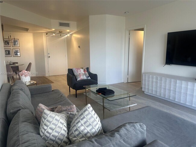 Building Photo - 3640 Yacht Club Dr