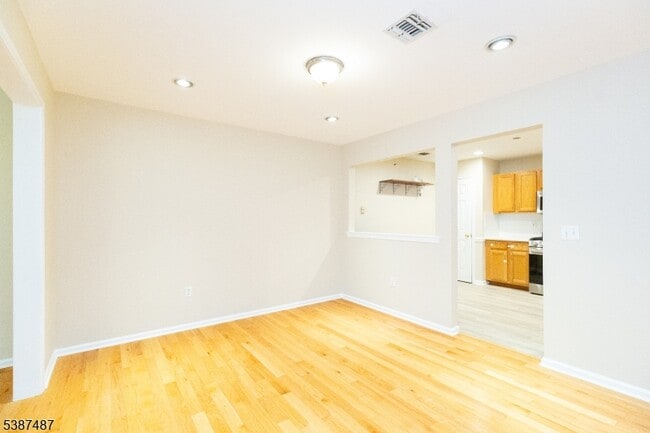 Building Photo - 127 Forest Dr