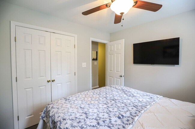 Building Photo - 5804 Lanatte Ln