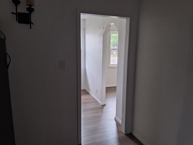 Building Photo - 207 Arnett Dr