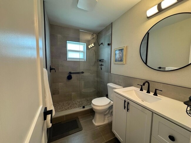 Building Photo - 108 SW 9th St