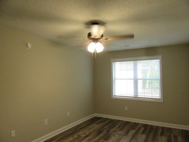 Building Photo - 1324 Waterway Dr