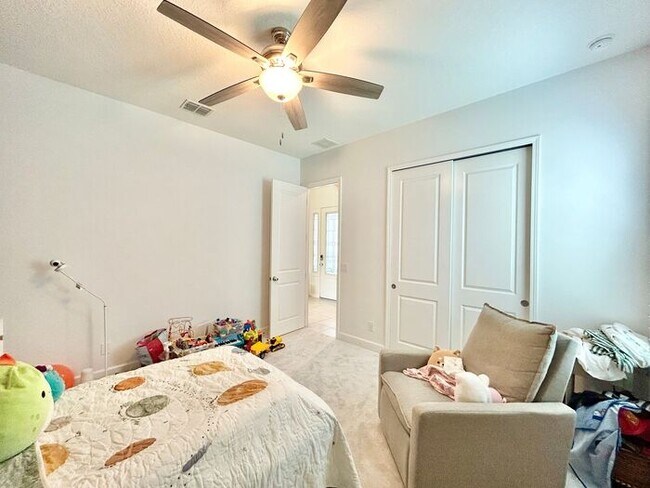 Building Photo - Elegant 5-Bedroom Pool Home for Rent in Sa...