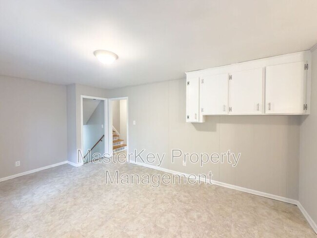 Building Photo - 544 Ellynn Dr