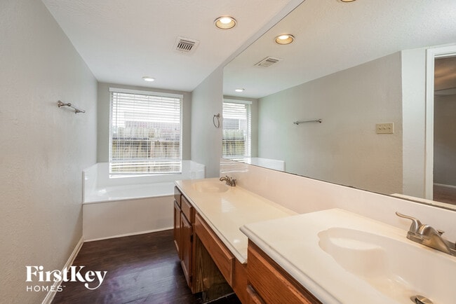Building Photo - 17618 Garnercrest Dr