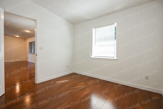 Building Photo - 11046 SE Henderson Dr