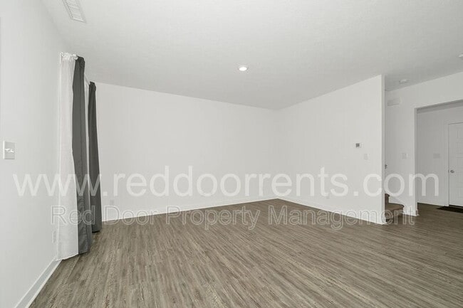 Building Photo - 6380 Apperson Dr