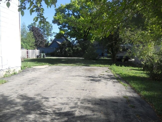 Building Photo - 205 1/2 Park Street