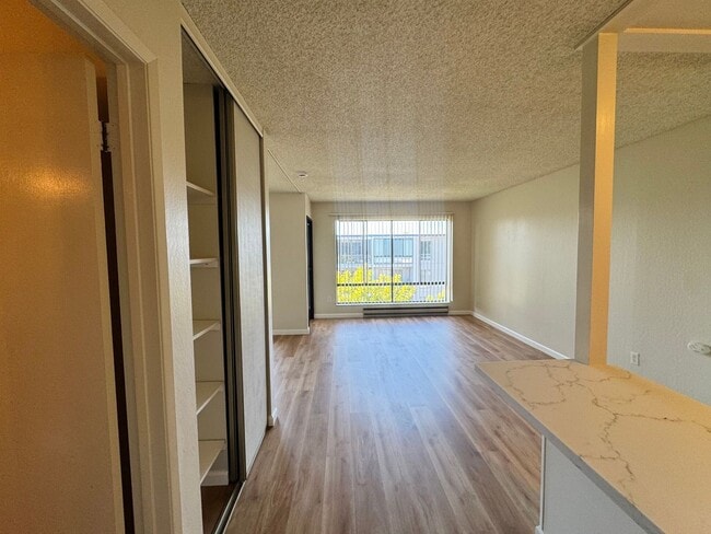 Building Photo - $500 MOVE IN SPECIAL!!! Studio Condo Available at Watergate Complex in Emeryville!