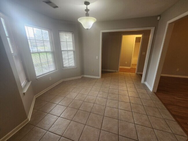 Building Photo - 701 Hidden Forest Dr