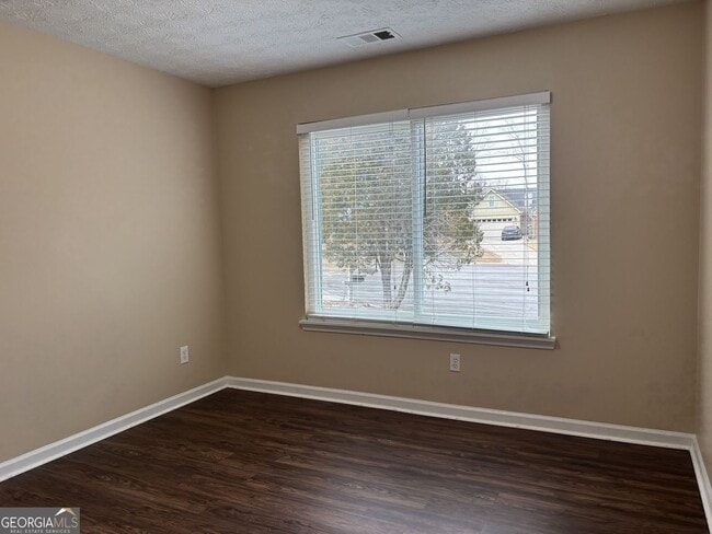 Building Photo - 3410 Camens Ct NE