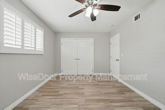 Building Photo - 387 E Nubia St