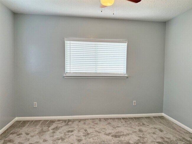 Building Photo - 909 Christopher Ln