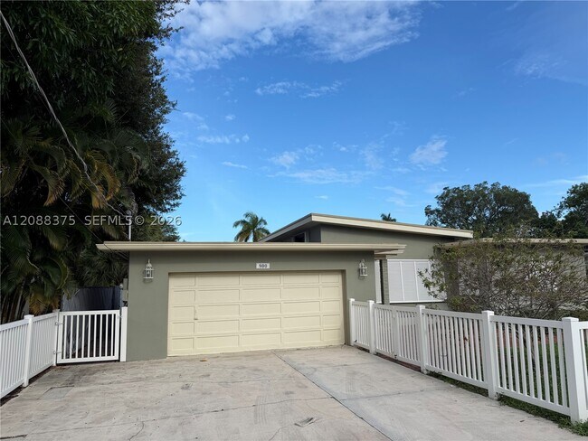 Building Photo - 800 SW 8th St