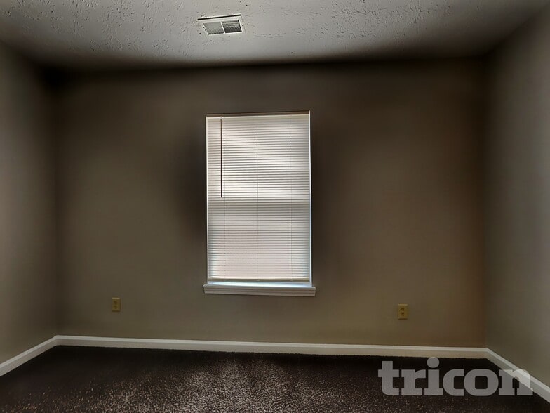 Building Photo - 614 Eastpointe Dr