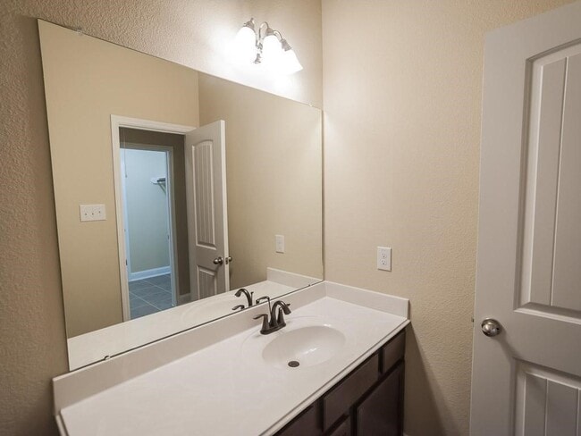 Building Photo - 25915 S Lakefair Dr