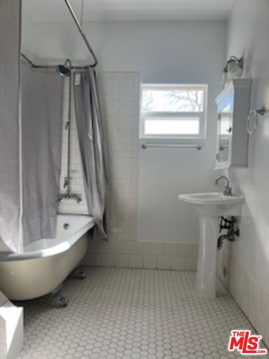 Building Photo - 8302 S Sepulveda Blvd